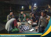 Jaga Kamtibmas Tetap Kondusif, Babinsa Koramil 17/Pasrepan Aktif Sambangi Pos Ronda