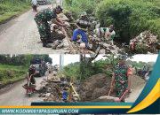 Semangat Gotong Royong! Babinsa Bersama Warga Desa Cendono Cor Saluran Irigasi
