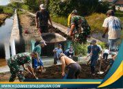 Perkuat Ketahanan Pangan, Babinsa Gunungsari Bersama Masyarakat Benahi Jalan dan Tanggul Persawahan
