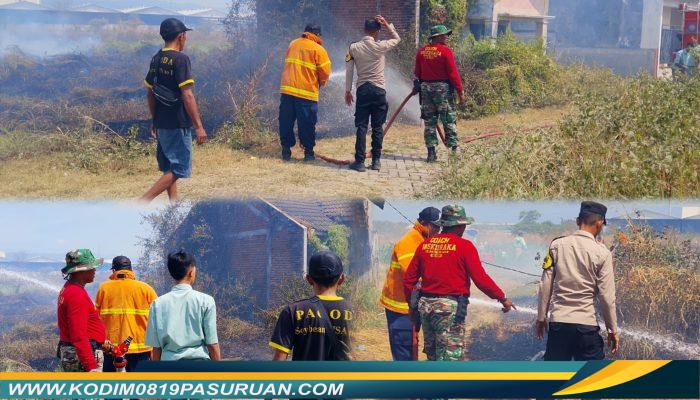 *Api Cepat Membesar, Lahan Kosong di Perumahan Citra Lestari Tanggulangin Terbakar, Respons Cepat Babinsa dan Warga Cegah Kebakaran Meluas*